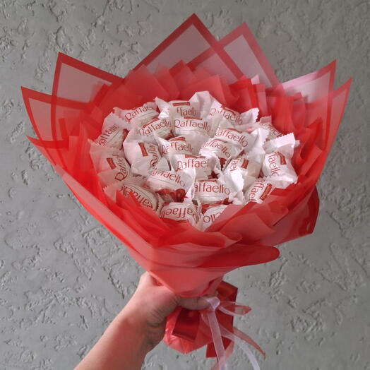 Сладкий  букет из рафаэлло "Флирт"