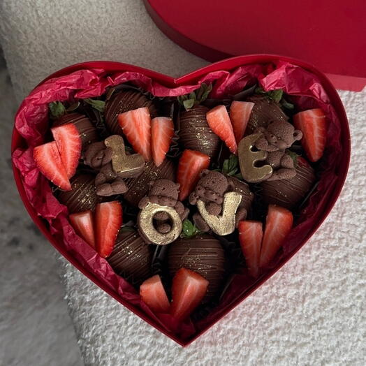 Клубника в шоколаде 8 марта сердце S мишки love