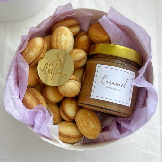 Набор орешки со сгущенкой и сливочная карамель 8 марта