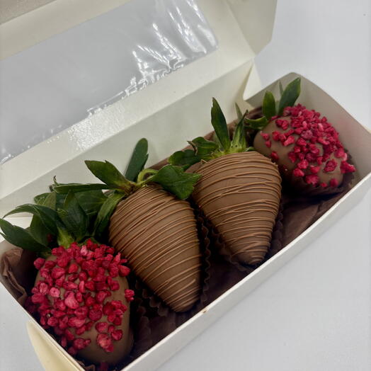 Клубника в шоколаде 4 ягоды 🍓