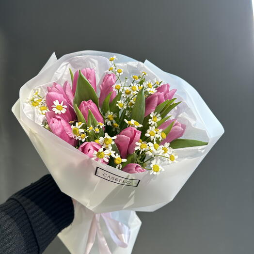 Тюльпаны с ромашкой