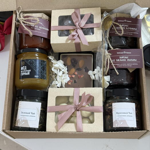 Подарочный набор с вареньем и чаем на 8 марта «Для Вас»