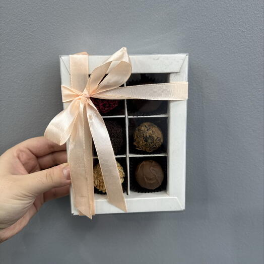 Сладкая коробка с трюфелями микс 6 шт