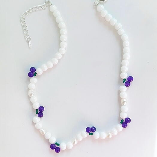 Колье со сливами