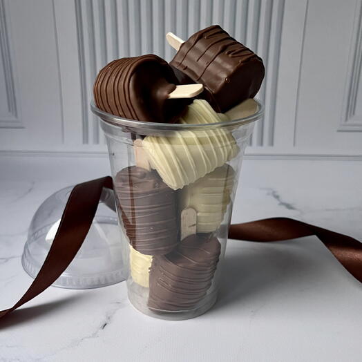 Бананы в белом и молочном бельгийском шоколаде в стакане 🍫🍌