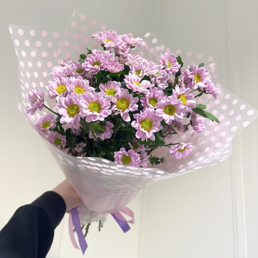 Bouquet of delicate lilac daisies