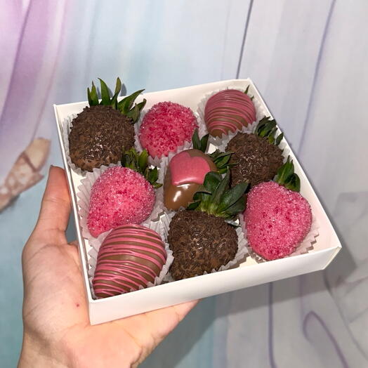 Клубника в шоколаде 9шт с сердечком