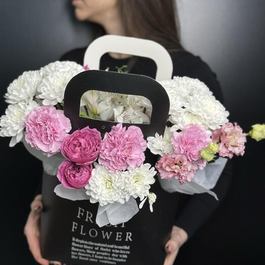 Цветы в сумочке 🌸