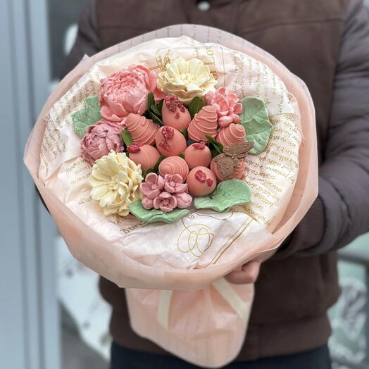 Букет из клубники в шоколаде и зефирных цветов N1