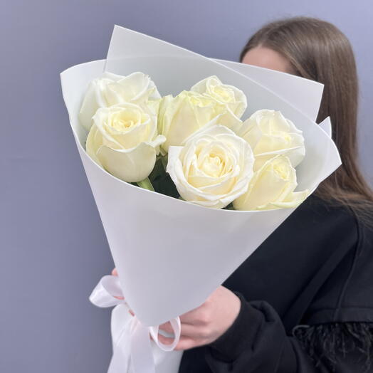 Bouquet of white roses