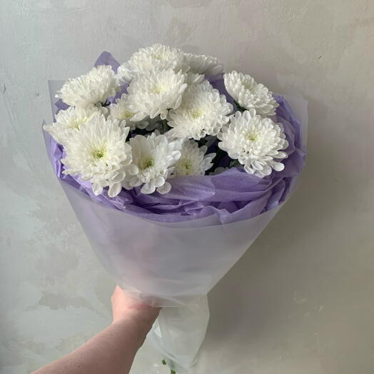 Букет из 3 белых кустовых хризантем