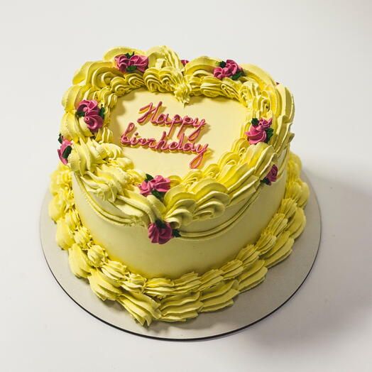 Жёлтый торт-сердце Happy Birthday