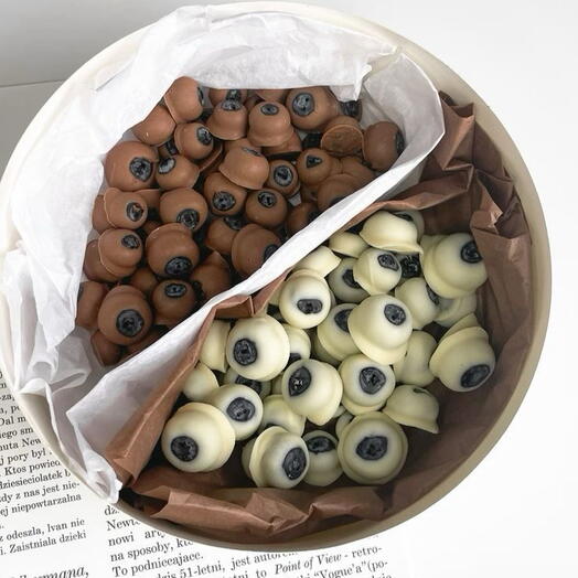 Голубика гигант в двух шоколадах callebaut