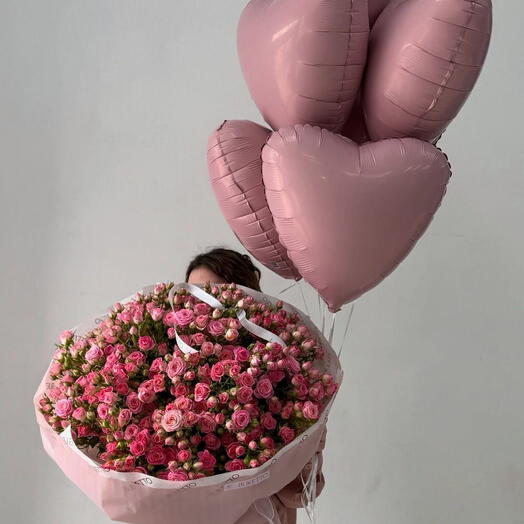 Bushy roses with foil balloons