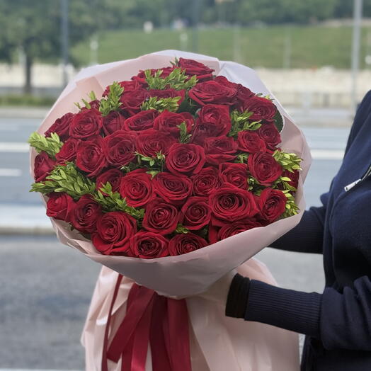 Букет из алых роз 45шт