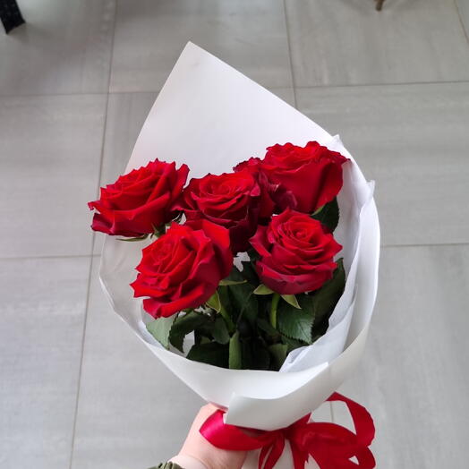 Букет из 5 красных роз