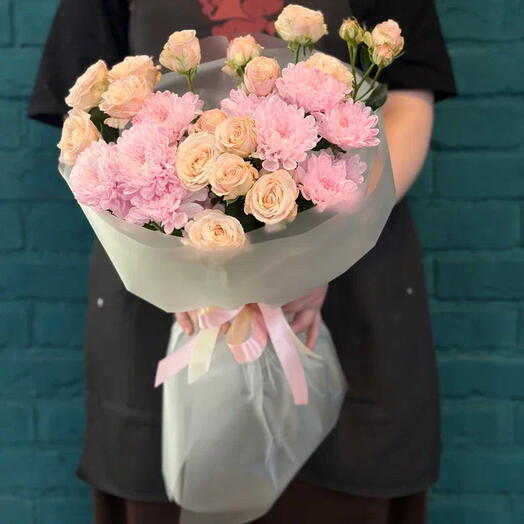 Скидка 25% 😻  Авторский букет с нежными кустовыми розами 🌸