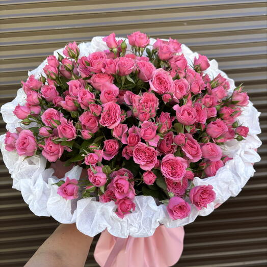 Розовый букет из 15 кустовых роз🌸