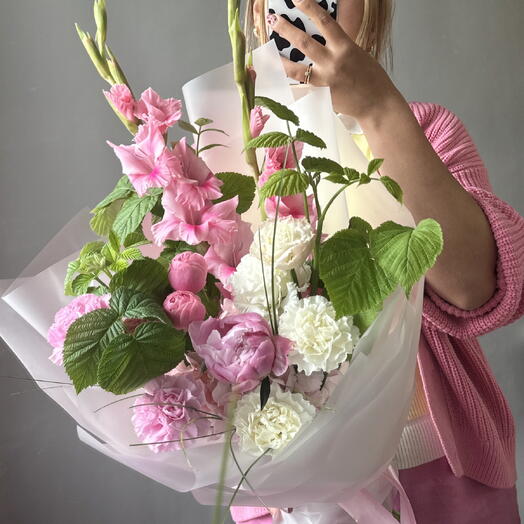 Авторский букет в розовых тонах 💓🌸