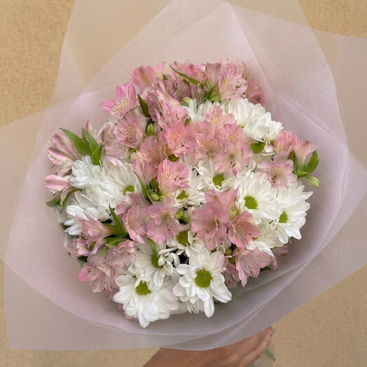 Стойкий авторский букет из кустовых хризантем и альстромерий 🌸🤍🌸