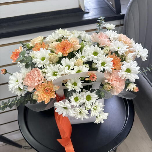 Цветы в сумочке 🧡🤍