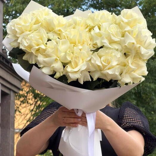 Букет из 15 белых французских роз (Мондиаль)