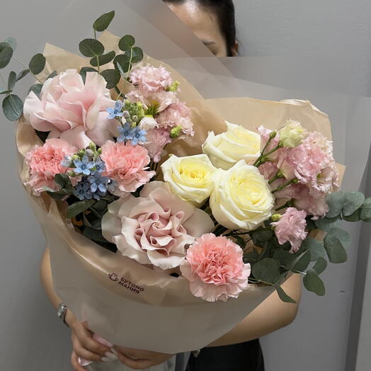 Букет из эустомы, французских роз, пионовидных роз 🌸