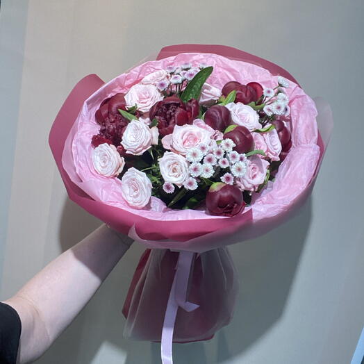 Букет с пионами/розой/сантини