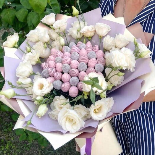 Шикарная эустома, клубника в шоколаде