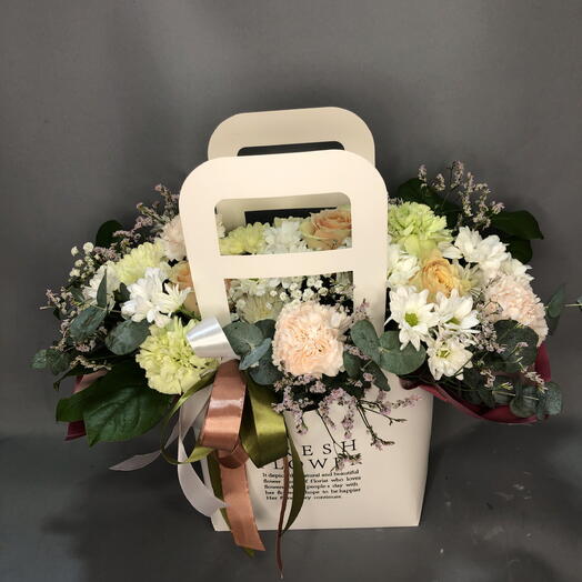Нежная сумочка с диантусами,розами,хризантемой,эвкалиптом🌺☘️🌸🩷💫