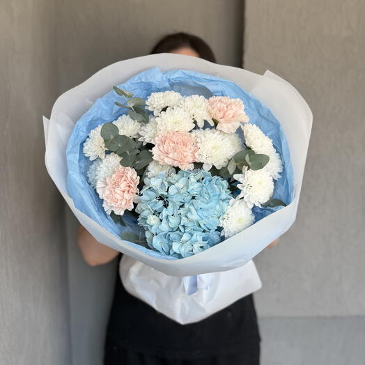 Хризантема Алтай, голубая гортензия и диантус. Авторский букет 💐