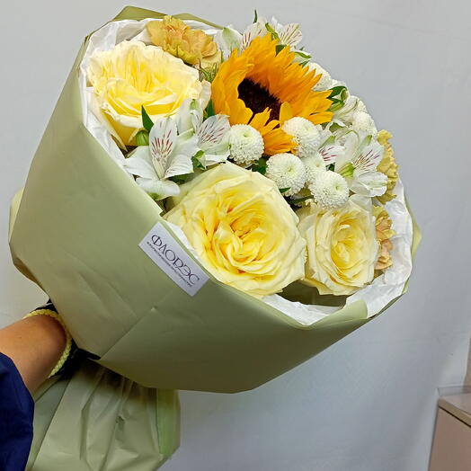 Букет с подсолнухом