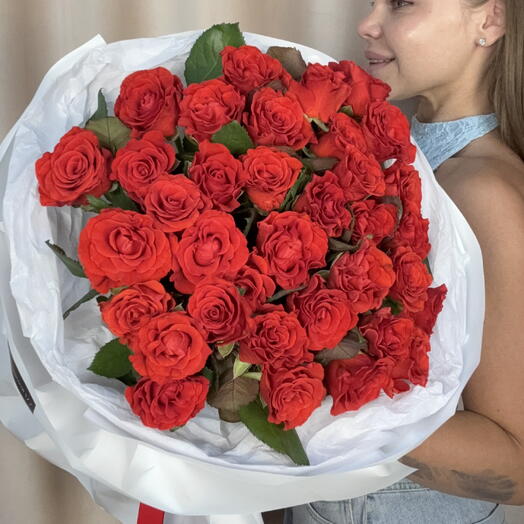 25 красных импортных роз