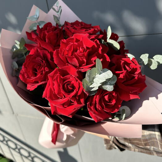Букет алые французские розы 🌹