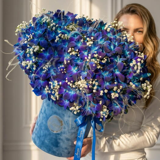 Цветы в коробке 101 космическая ночь. Композиция 506. Leora Flowers дом цветочной моды