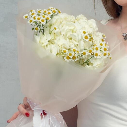 Белая Гортезия с кустовой ромашкой