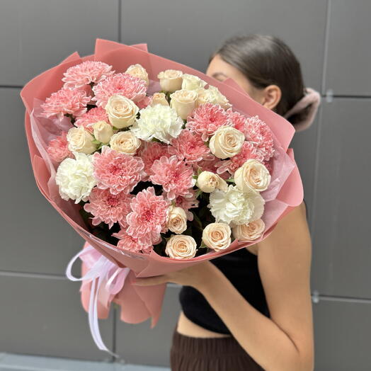 Букет цветов из хризантем , диантусов , кустовых роз 😍