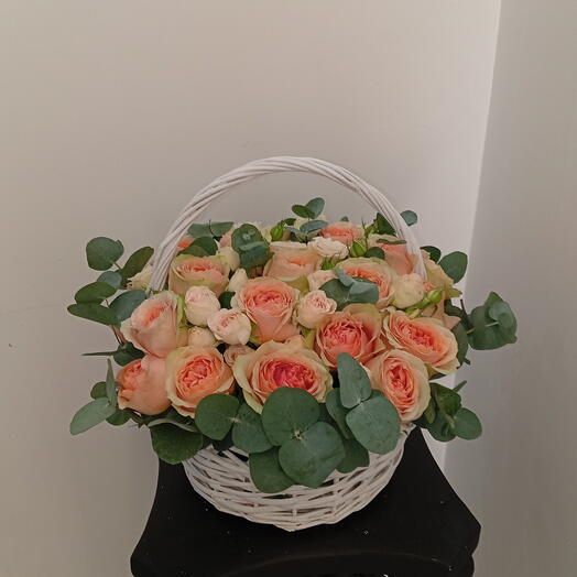 Корзина с розами
