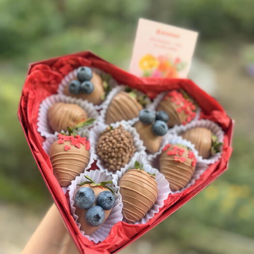 Сердце из клубники