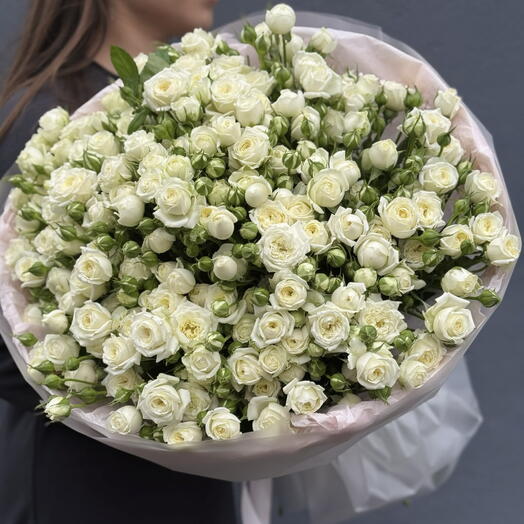 Букет из 55 кустовых роз, белых