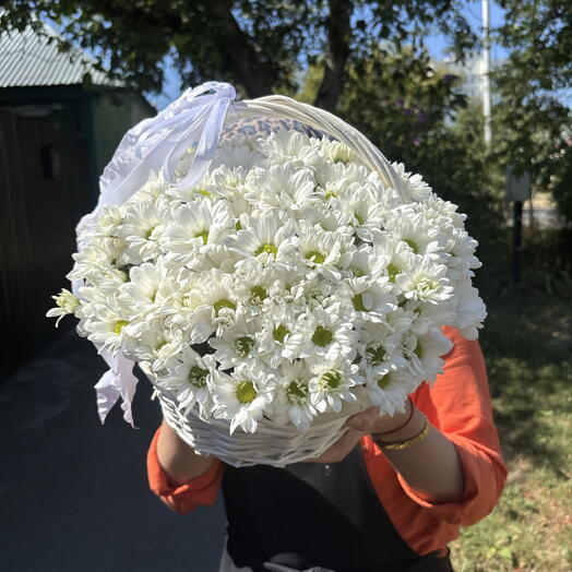 Нежнейшая воздушная корзина из хризантем ромашка