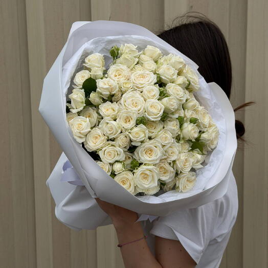 Букет из 19 кустовых роз Беларус