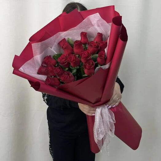 Букет из 19 алых роз 🌹