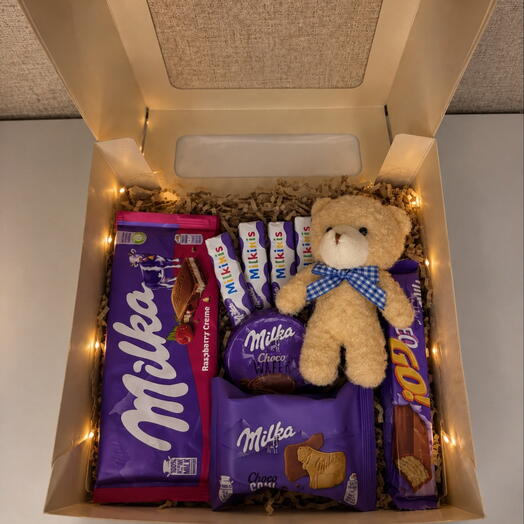 Подарочный набор со сладостями девушке, невесте, жене, подруге "Milka Teddy"