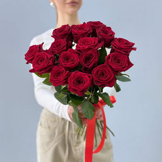 15 красных роз