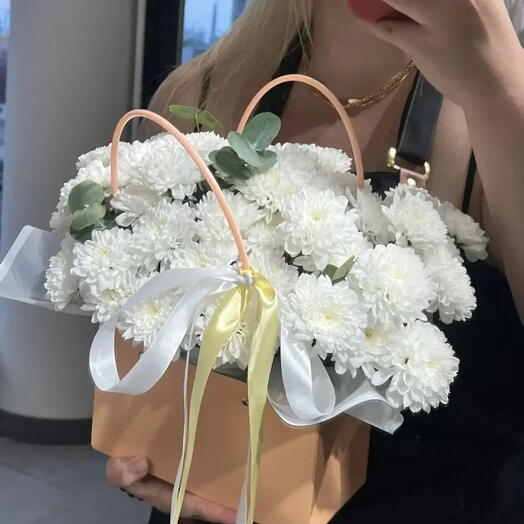 Моно композиция из хризантемы и эвкалипта