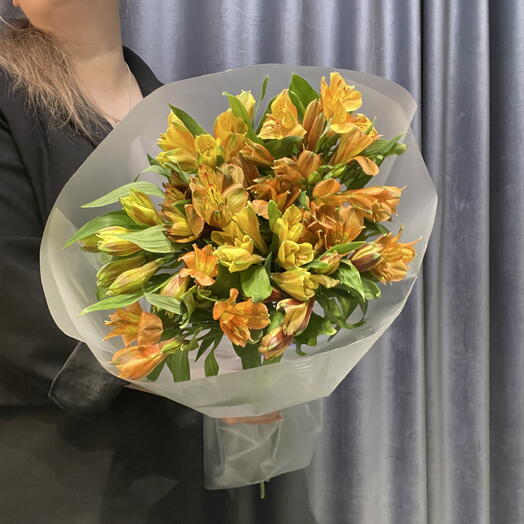 Букет из 11 альстромерий на праздник Вера Надежда Любовь 🧡