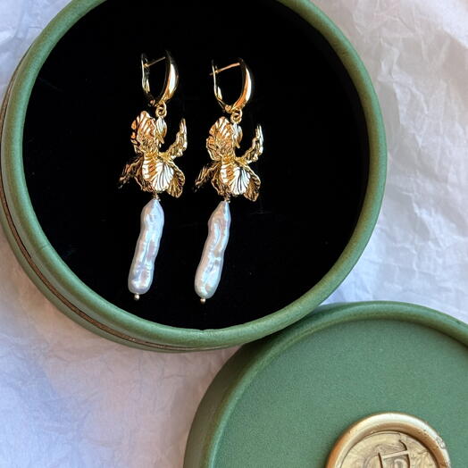 Серьги «Ирисы» с натуральным жемчугом барокко