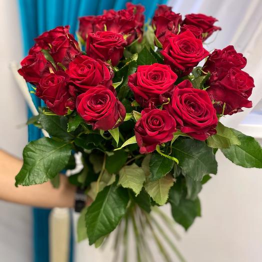 25 красных роз под ленту