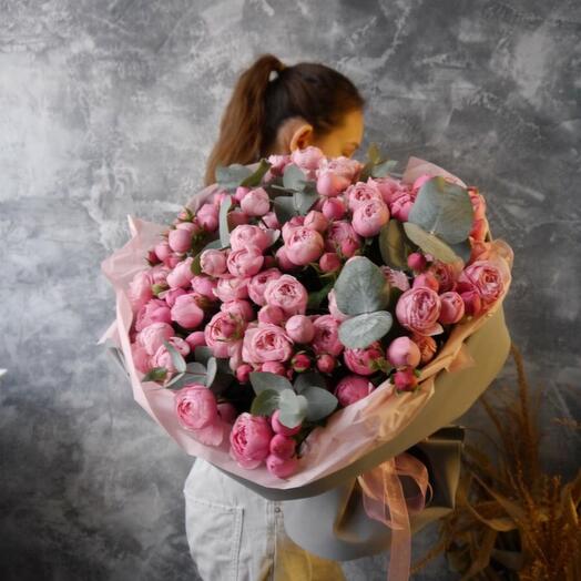 Gran ramo de rosas en forma de peonía